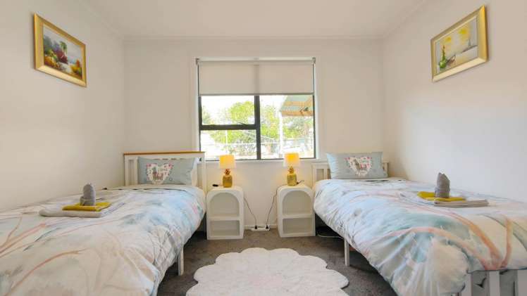 7 Cobham Crescent Kelston_23