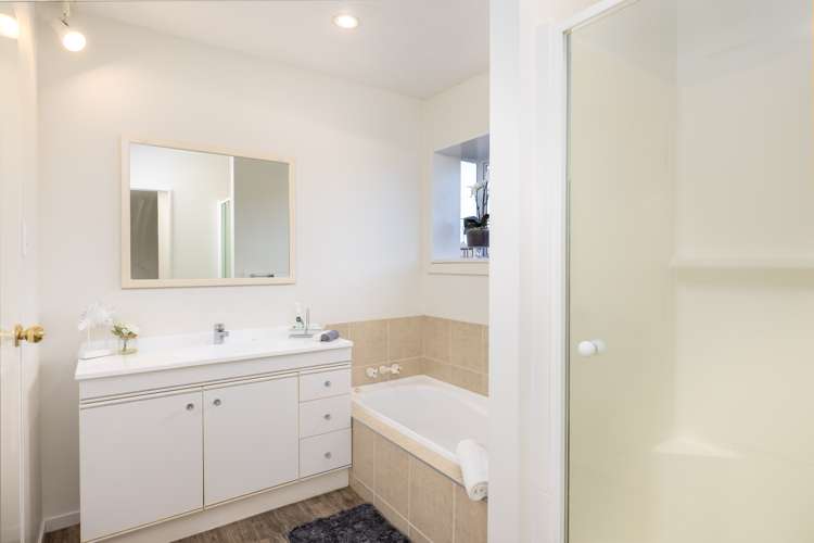 33 Sylvia Street Parklands_11