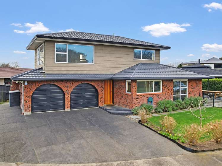 8 Aintree Crescent_2