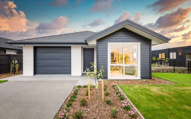 ROLLESTON- FOUR BEDROOMS, TWO BATHROOMS, SINGLE GARAGE, FENCED