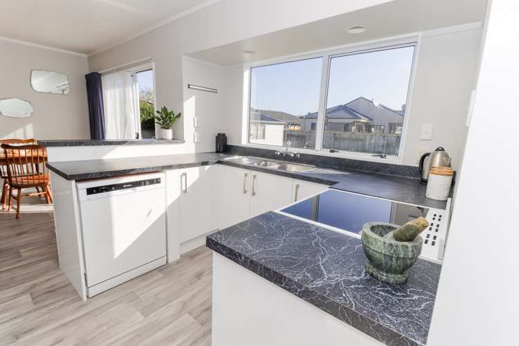 4 Emmerdale Mews Highbury_4