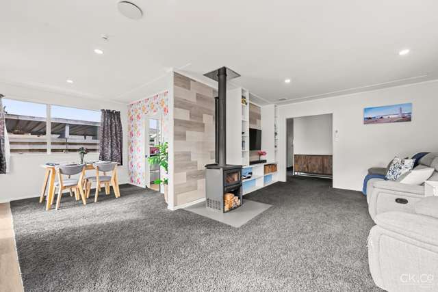 28 Omaha Grove Totara Park_2