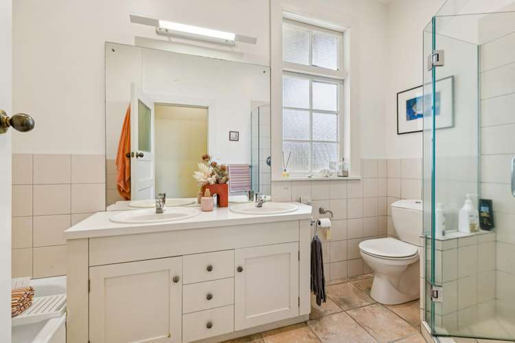 6 Seabreeze Road Narrow Neck_17