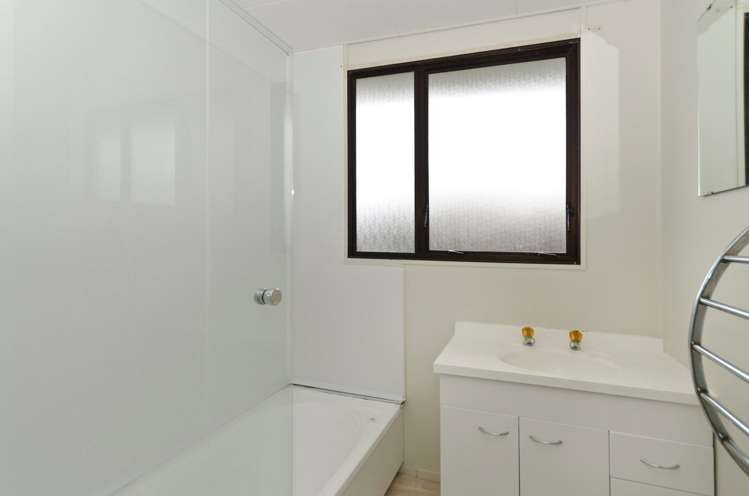 2/88c Kelvin Road Papakura_9