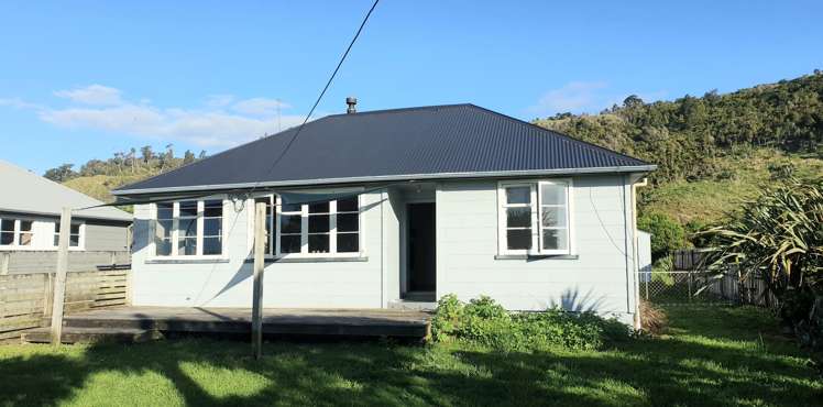 4 Main Road Owaka_17