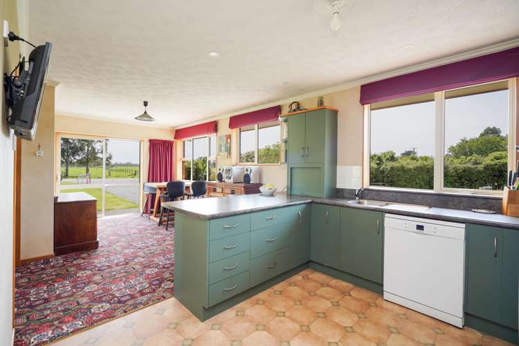 20 Cross Road Winton_38