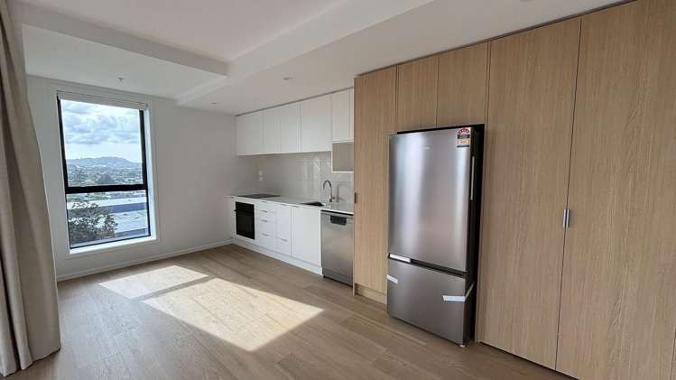 603/2B Te Ara Taurapa Point Chevalier_3