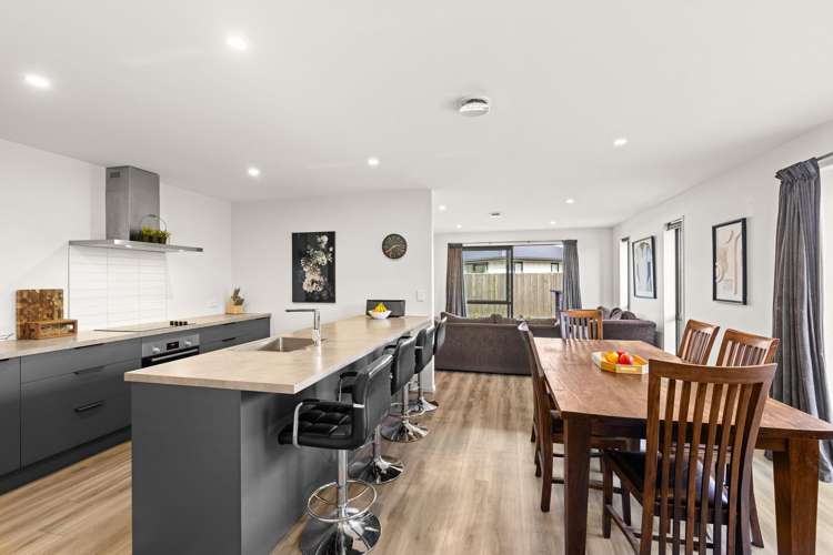 6 Helicon Street_4