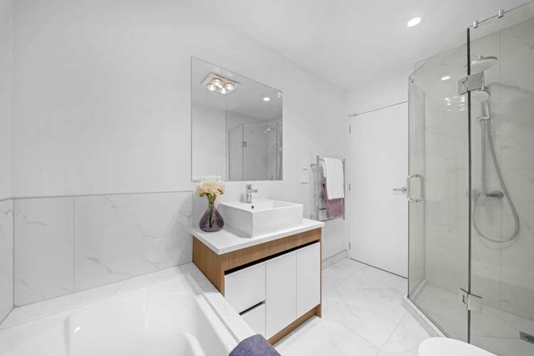 5 Puhakehake Place Flat Bush_8