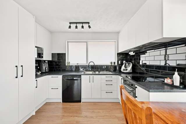 2/6 Takapu Place Bromley_1