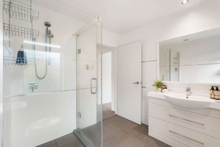 8 Hilton Close Albany_15