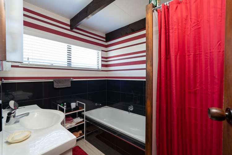 2/15 Mere Road Taupo_13