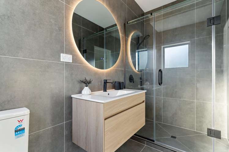 1/6 Embassy Place Glenfield_7