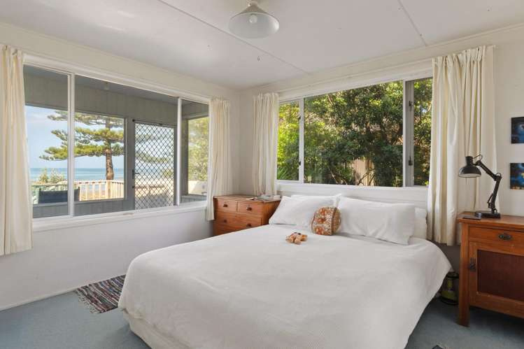 14 Makorori Beach Road_5