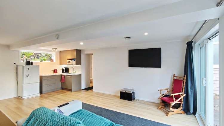 21 Rosecamp Road Beach Haven_12