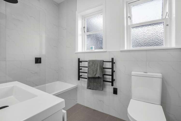 1/195 Whites Line East Waiwhetu_10