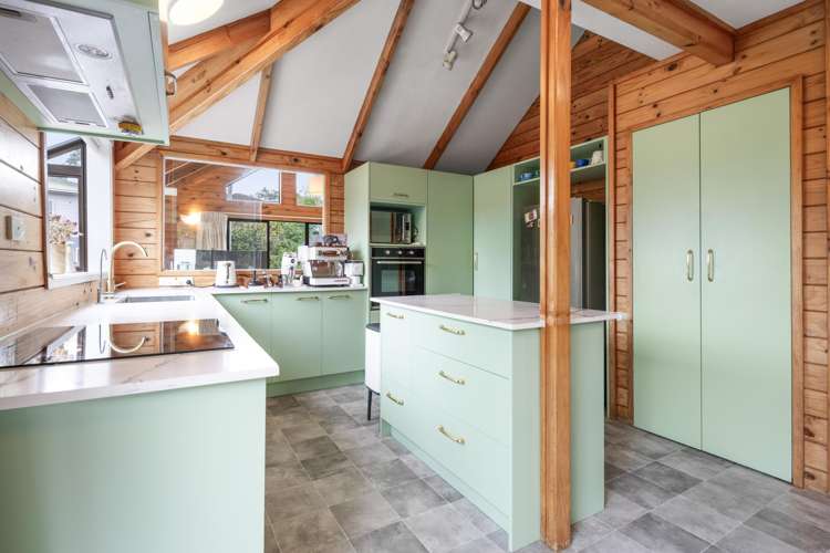 2/2 Rossmore Terrace Murrays Bay_4