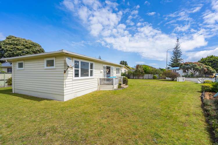 11 Adrian Grove Waikanae Beach_0