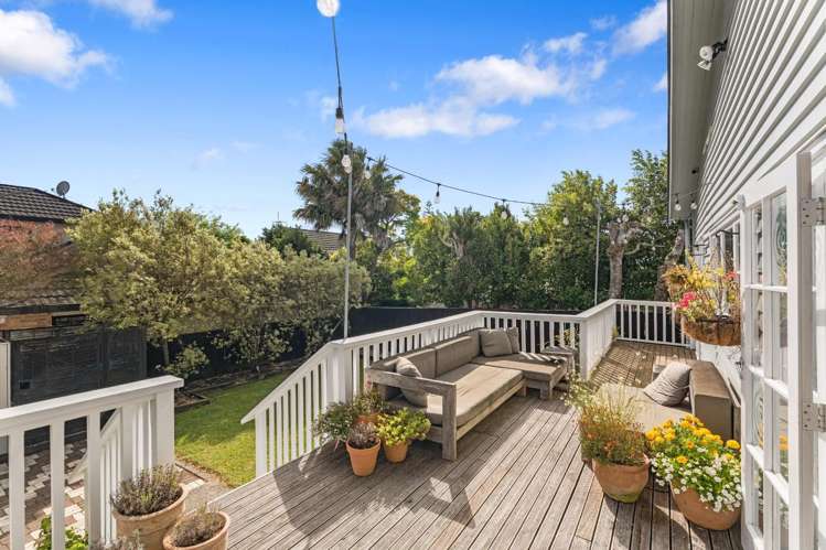 3 Fairlands Avenue 1823_18