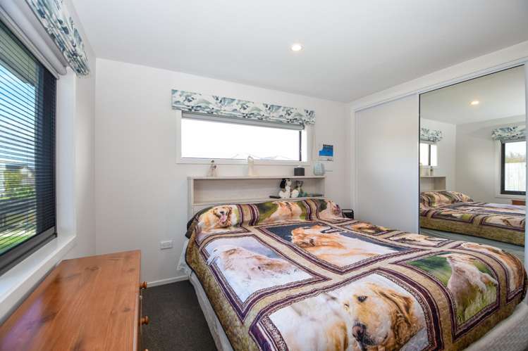 37 Ashmore Park Road Carterton_13