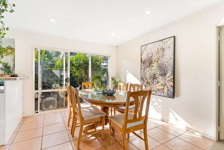 41 Headcorn Place Botany Downs_8