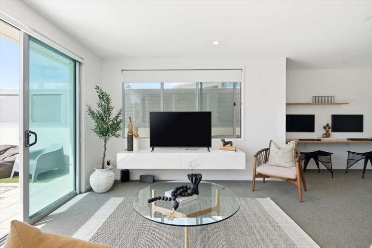 2/135 Marine Parade Mount Maunganui_10