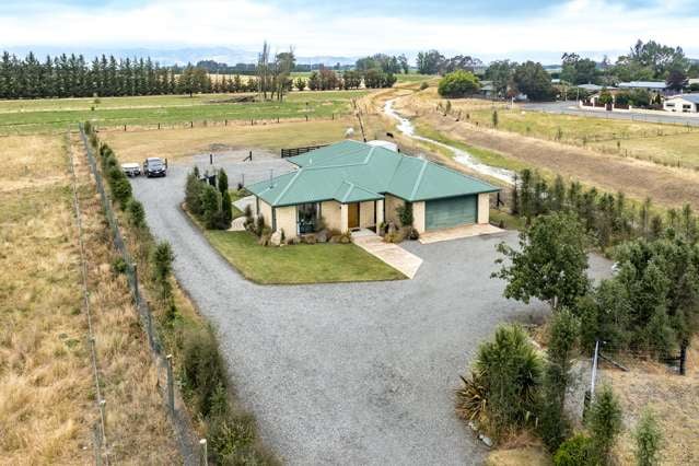 Modern Country Living on 9,326 sqm Section