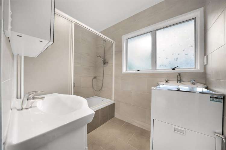 2/11a Bayside Avenue Te Atatu Peninsula_9