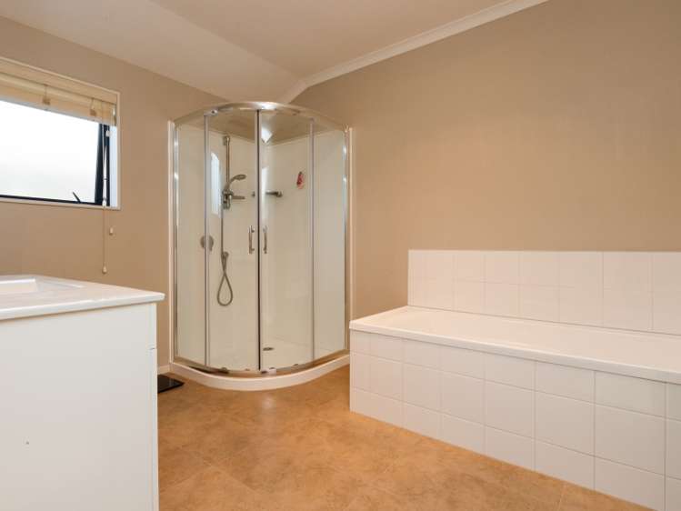 176 Pacific Drive Fitzherbert_7