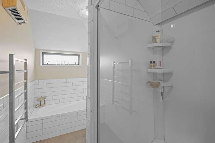 2/4 Gatonby Place Avonhead_12