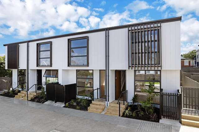 Modern 3-Bedroom Home with Ensuite & Parking in Prime St Lukes Location