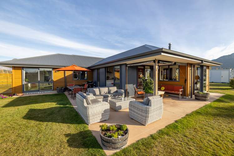 1 Jack Young Place Albert Town_5