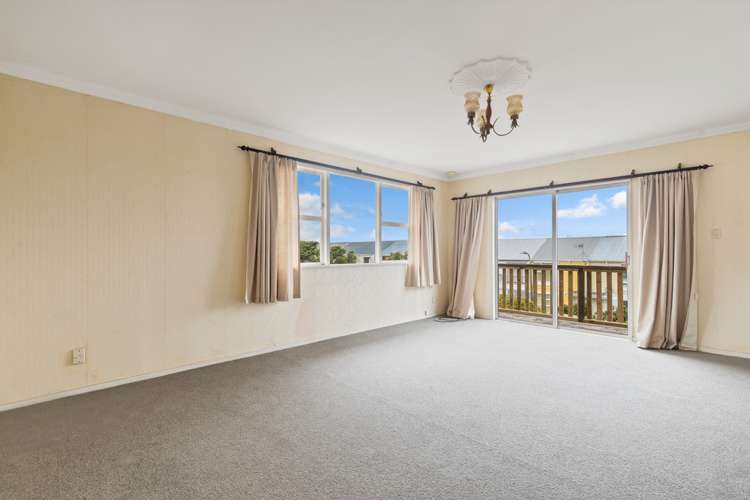 8 Waiwera Crescent Maupuia_10