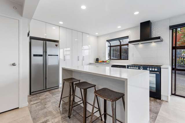 135 Sunset Road Totara Vale_1