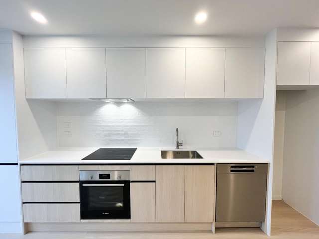 17/9 Aeroview Drive 1603_3
