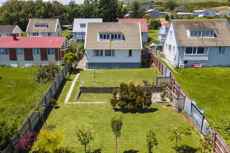 16 Waihora Crescent Waitangirua_17