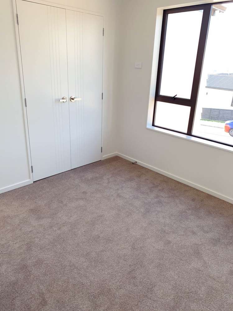 5 Puhakehake Place Flat Bush_10