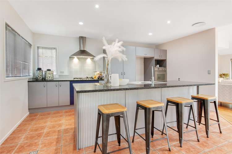 9 Springwater Vale Unsworth Heights_11