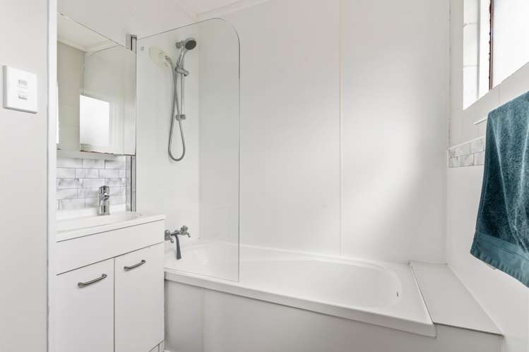 2/74 La Trobe Street Pakuranga Heights_16