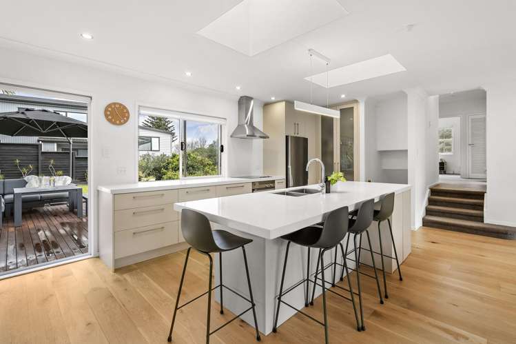 16 Pickwick Parade Mellons Bay_40