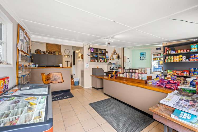 1334 Sandspit Road Sandspit_11