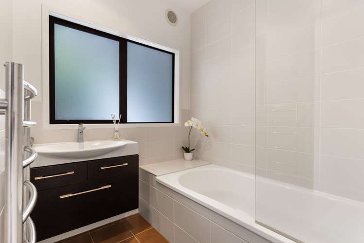 2/5 Dalmeny Close Murrays Bay_18