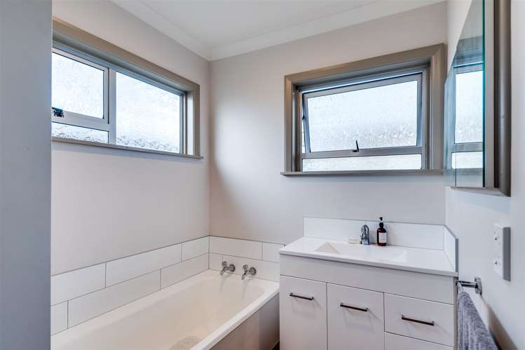 82 Wycliffe Street Onekawa_13