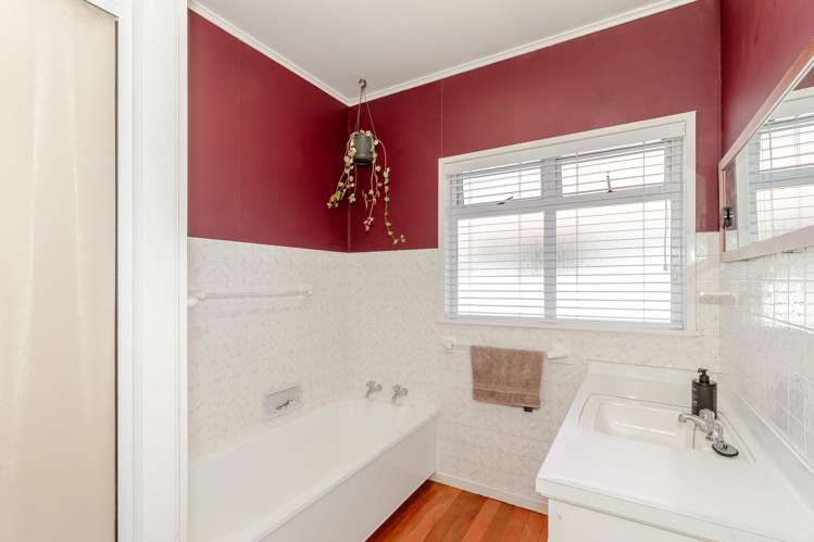 17 Henderson Crescent Onekawa_11
