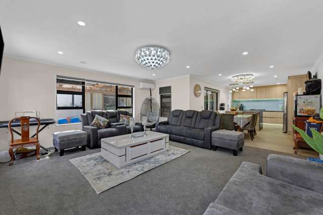 Stunning 7-Bedroom, 4-Bathroom Family Home!