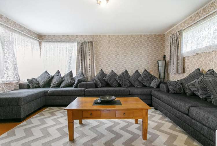 4 Staverton Crescent Mangere_11