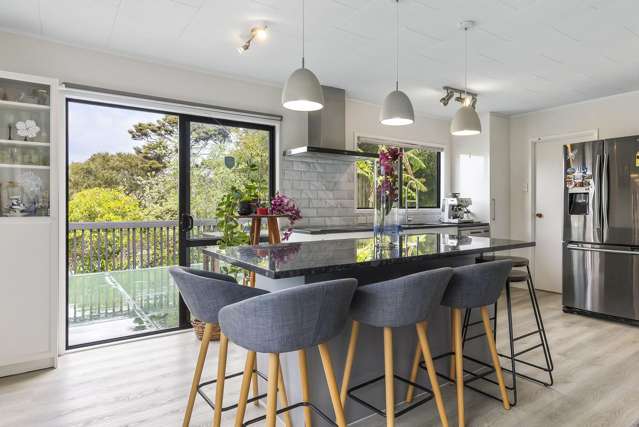 2/4 Kupari Place Totara Vale_3