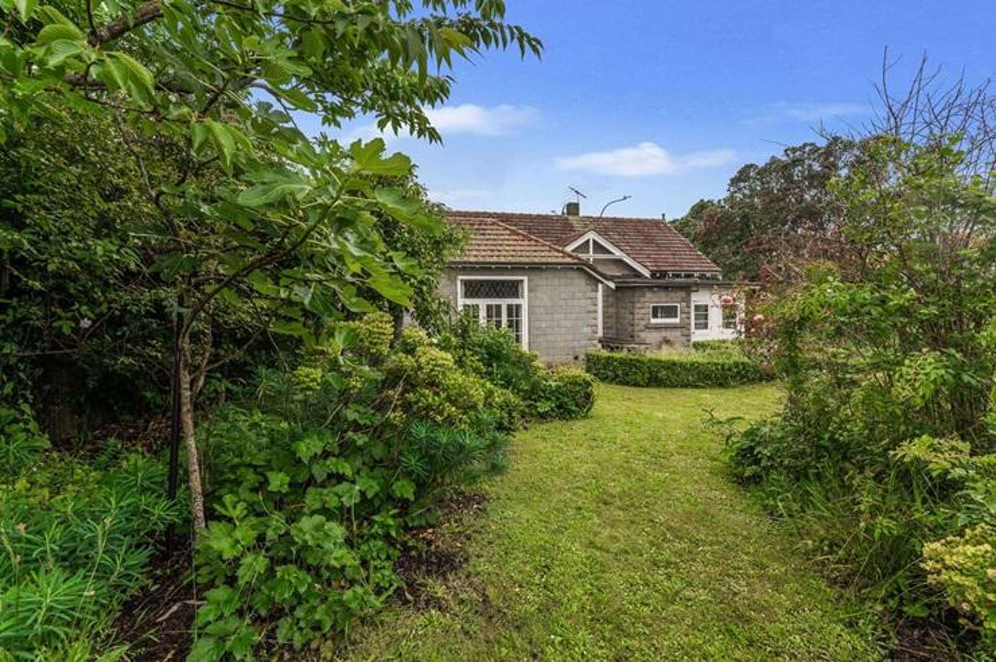 Remuera gatehouse sells to buyers ‘who live up the drive’ for $1.75m