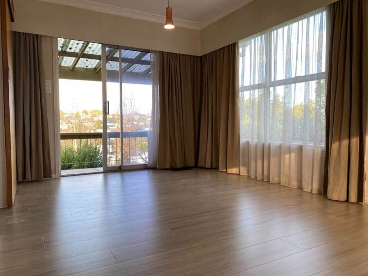 2/8 Knightsbridge Drive Forrest Hill_3