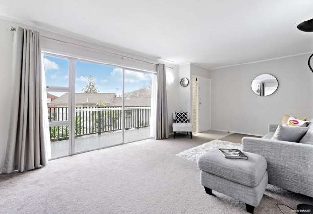 1/26 Te Anau Place Pakuranga Heights_3